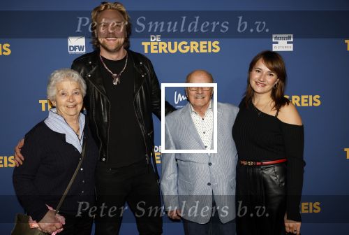 Rotterdam 13 maart 2024
Premiere de terugreis met oa Martin v Waardenberg en Leny Breederveld. Barbara Sloesen met partner Joost Hofman en haar groutouders