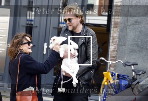 Amsterdam 27 maart 2024
Barbara Sloesen met vriend Joost Hofman en hun hondje in het centrum van amsterdam.