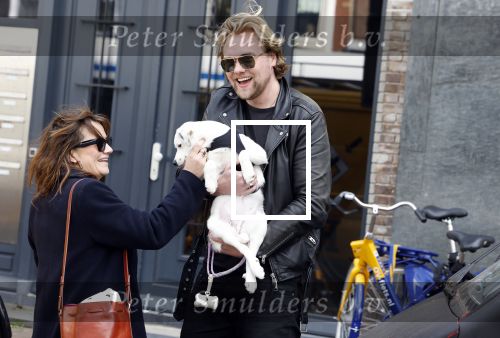 Amsterdam 27 maart 2024
Barbara Sloesen met vriend Joost Hofman en hun hondje in het centrum van amsterdam.