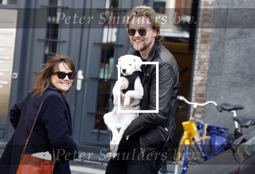 Amsterdam 27 maart 2024
Barbara Sloesen met vriend Joost Hofman en hun hondje in het centrum van amsterdam.