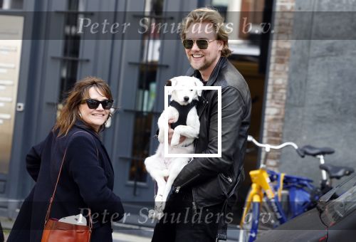 Amsterdam 27 maart 2024
Barbara Sloesen met vriend Joost Hofman en hun hondje in het centrum van amsterdam.