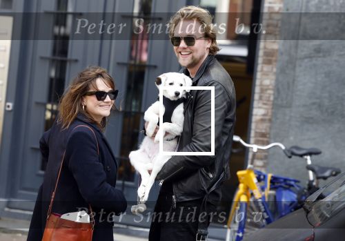 Amsterdam 27 maart 2024
Barbara Sloesen met vriend Joost Hofman en hun hondje in het centrum van amsterdam.