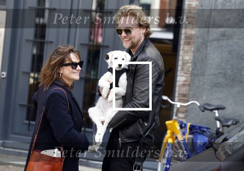 Amsterdam 27 maart 2024
Barbara Sloesen met vriend Joost Hofman en hun hondje in het centrum van amsterdam.
