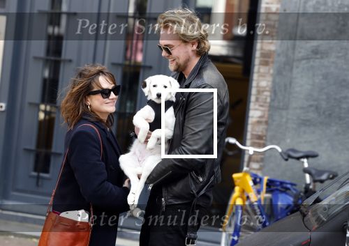 Amsterdam 27 maart 2024
Barbara Sloesen met vriend Joost Hofman en hun hondje in het centrum van amsterdam.