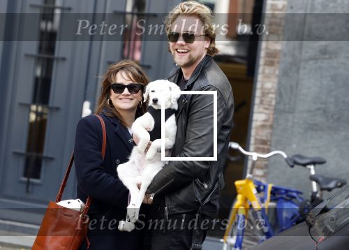 Amsterdam 27 maart 2024
Barbara Sloesen met vriend Joost Hofman en hun hondje in het centrum van amsterdam.