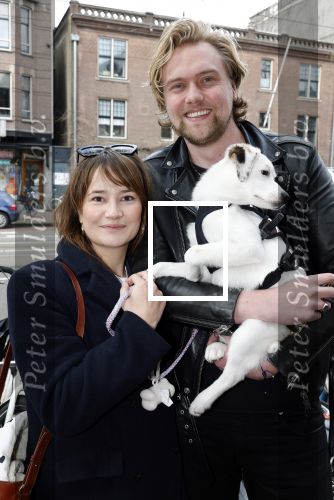 Amsterdam 27 maart 2024
Barbara Sloesen met vriend Joost Hofman en hun hondje in het centrum van amsterdam.