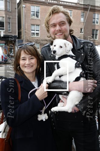 Amsterdam 27 maart 2024
Barbara Sloesen met vriend Joost Hofman en hun hondje in het centrum van amsterdam.