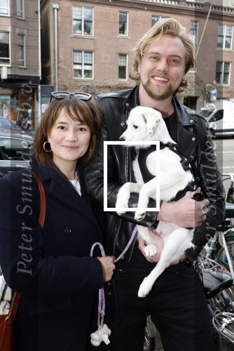 Amsterdam 27 maart 2024
Barbara Sloesen met vriend Joost Hofman en hun hondje in het centrum van amsterdam.