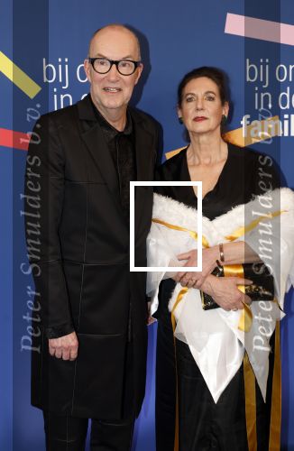 Amsterdam 15 maart 2024
Boekenbal in de stadschouwburg. De familie Chabot heeft het boekenweekgeschenk geschreven . Bart met zijn vrouw en zoons Splinter Chabot Sebastiaan Chabot Maurits Chabot en Storm Chabot.