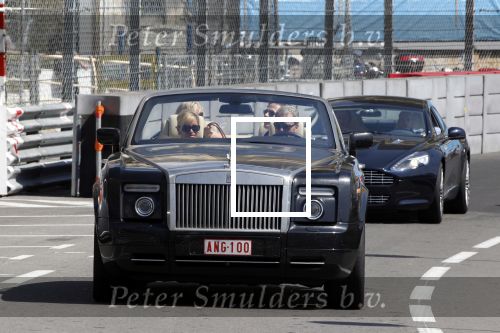 Monaco 7 mei 2012
Connie Breukhoven en haar nieuwe vriend Ben Angelier vier met zijn kinderen en vrienden zijn 60e verjaardag. Ze vertrekken bij zijn huis / appartement met rolls royce cabrio.
Peter Smulders bv