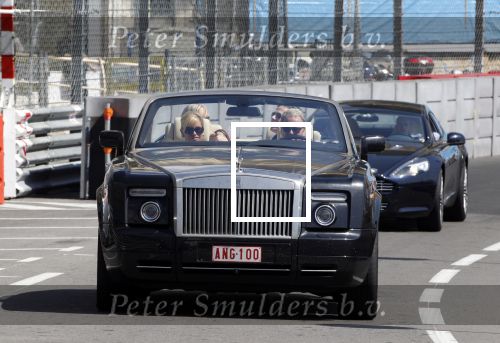 Monaco 7 mei 2012
Connie Breukhoven en haar nieuwe vriend Ben Angelier vier met zijn kinderen en vrienden zijn 60e verjaardag. Ze vertrekken bij zijn huis / appartement met rolls royce cabrio.
Peter Smulders bv
