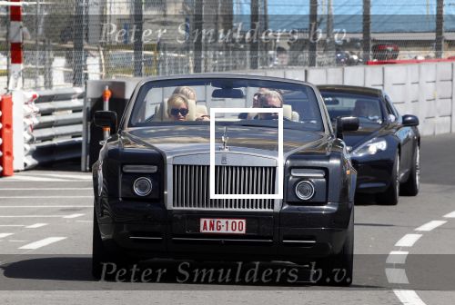 Monaco 7 mei 2012
Connie Breukhoven en haar nieuwe vriend Ben Angelier vier met zijn kinderen en vrienden zijn 60e verjaardag. Ze vertrekken bij zijn huis / appartement met rolls royce cabrio.
Peter Smulders bv