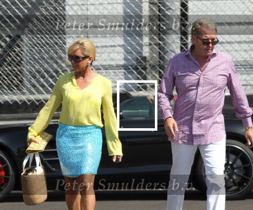 Monaco 7 mei 2012
Connie Breukhoven en haar nieuwe vriend Ben Angelier vier met zijn kinderen en vrienden zijn 60e verjaardag. Ze vertrekken bij zijn huis / appartement met rolls royce cabrio.
Peter Smulders bv