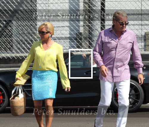 Monaco 7 mei 2012
Connie Breukhoven en haar nieuwe vriend Ben Angelier vier met zijn kinderen en vrienden zijn 60e verjaardag. Ze vertrekken bij zijn huis / appartement met rolls royce cabrio.
Peter Smulders bv