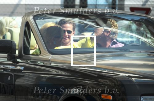 Monaco 7 mei 2012
Connie Breukhoven en haar nieuwe vriend Ben Angelier vier met zijn kinderen en vrienden zijn 60e verjaardag. Ze vertrekken bij zijn huis / appartement met rolls royce cabrio.
Peter Smulders bv