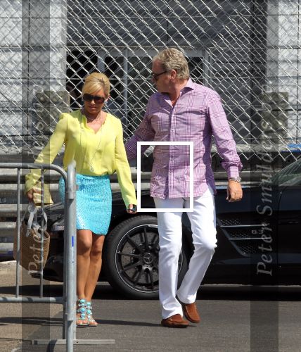 Monaco 7 mei 2012
Connie Breukhoven en haar nieuwe vriend Ben Angelier vier met zijn kinderen en vrienden zijn 60e verjaardag. Ze vertrekken bij zijn huis / appartement met rolls royce cabrio.
Peter Smulders bv