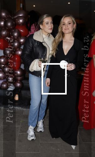 Amsterdam 22 maart 2024
Opening restaurant Poppy\'s van Moise Trustfull  Britt Scholte en Carola Kirschbaum . Carola Kirschbaum met Victoria Vermeer