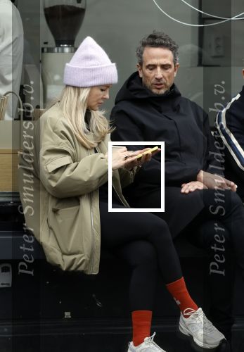 Amsterdam 14 maart 2024
Chantal Janzen en haar man Marco Geerartz op terras bij koffietentje in Amsterdam zuid