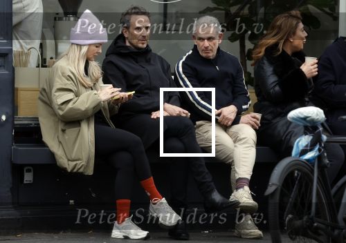 Amsterdam 14 maart 2024
Chantal Janzen en haar man Marco Geerartz op terras bij koffietentje in Amsterdam zuid