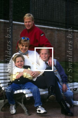 Barcelona 20 Februari 1995
Ronald Koeman met zijn vrouw Bartina Koeman, Debbie Koeman en Tim Koeman