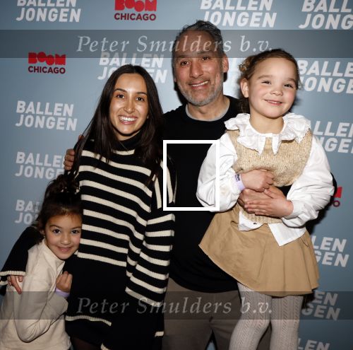 Amsterdam 27 maart 2024
Boekpresentatie Nino Wilkes in boom boom Chicago. Demi Wilkes met zusje Jade (l) Haar vader Michael Wilkes en...