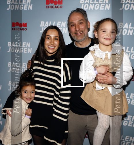 Amsterdam 27 maart 2024
Boekpresentatie Nino Wilkes in boom boom Chicago. Demi Wilkes met zusje Jade (l) Haar vader Michael Wilkes en...