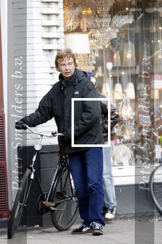Amsterdam 4 maart 2006
Derk Bolt met zijn zoontje boodschappen doen