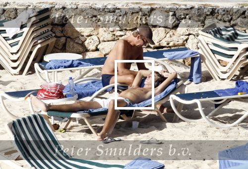 Curacao 5 januari 2012
Derk Bolt met zijn vrouw en zoon bij het Avila beach hotel.