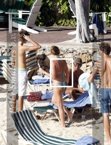 Curacao 5 januari 2012
Derk Bolt met zijn vrouw en zoon bij het Avila beach hotel.