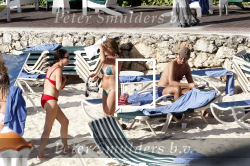 Curacao 5 januari 2012
Derk Bolt met zijn vrouw en zoon bij het Avila beach hotel.