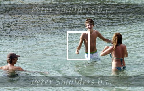 Curacao 5 januari 2012
Derk Bolt met zijn vrouw en zoon bij het Avila beach hotel.