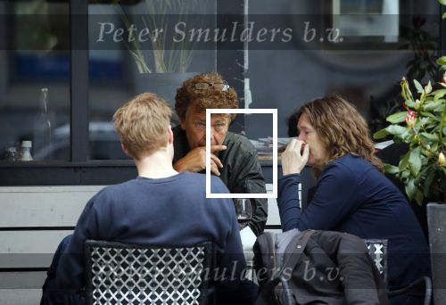 Amsterdam 22 mei 2015    
Derk Bolt met kennisen op terras.