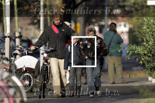 Amsterdam 30 november 2005
Derk Bolt (spoorloos ) met kinderen