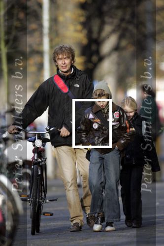 Amsterdam 30 november 2005
Derk Bolt (spoorloos ) met kinderen