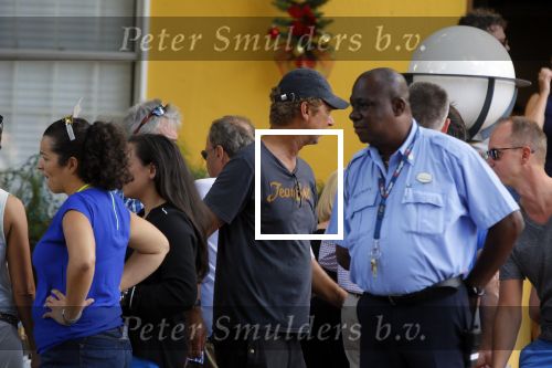 Curacao 31 december 2014
Willeke Alberti Jeroen Krabbe met vrouw Herma Krabbe zoon Jasper krabbe ( met dochters) Rogier van Boxtel en Derk Bolt bij het vuurwerk van Avila Beach hotel op Curacao vanwege oud en nieuw jaar