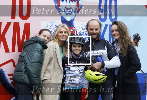 Heerenveen 24 maaart 2024
De hollandse 100 wordt dit jaar gereden in Thyalf . Aanwezig oa Prins Bernhard Prinses Annette Samuel v Vollenhoven Benjamin v Vollenhoven Prinses Margriet Mr Pieter v Vollenhoven Prins Maurits Lucas v Vollenhoven en  Prins Pieter Christiaan . Verder aanwezig Simon Keizer Bas Muijs (en vrouw) Marianne Timmer Benjamin Aslan Joy Beune Eduard Schaepman met zijn zoon en Rob Kamphues met vriendin.