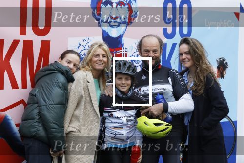 Heerenveen 24 maaart 2024
De hollandse 100 wordt dit jaar gereden in Thyalf . Aanwezig oa Prins Bernhard Prinses Annette Samuel v Vollenhoven Benjamin v Vollenhoven Prinses Margriet Mr Pieter v Vollenhoven Prins Maurits Lucas v Vollenhoven en  Prins Pieter Christiaan . Verder aanwezig Simon Keizer Bas Muijs (en vrouw) Marianne Timmer Benjamin Aslan Joy Beune Eduard Schaepman met zijn zoon en Rob Kamphues met vriendin.