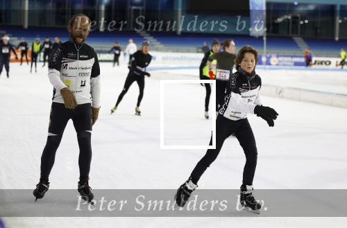 Heerenveen 24 maaart 2024
De hollandse 100 wordt dit jaar gereden in Thyalf . Aanwezig oa Prins Bernhard Prinses Annette Samuel v Vollenhoven Benjamin v Vollenhoven Prinses Margriet Mr Pieter v Vollenhoven Prins Maurits Lucas v Vollenhoven en  Prins Pieter Christiaan . Verder aanwezig Simon Keizer Bas Muijs (en vrouw) Marianne Timmer Benjamin Aslan Joy Beune Eduard Schaepman met zijn zoon en Rob Kamphues met vriendin.