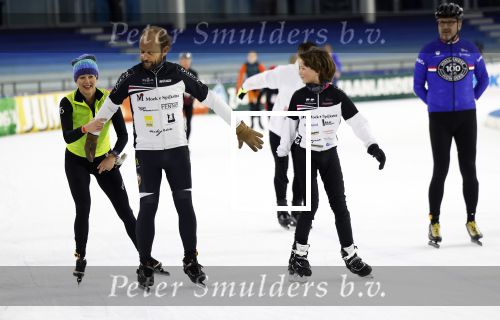 Heerenveen 24 maaart 2024
De hollandse 100 wordt dit jaar gereden in Thyalf . Aanwezig oa Prins Bernhard Prinses Annette Samuel v Vollenhoven Benjamin v Vollenhoven Prinses Margriet Mr Pieter v Vollenhoven Prins Maurits Lucas v Vollenhoven en  Prins Pieter Christiaan . Verder aanwezig Simon Keizer Bas Muijs (en vrouw) Marianne Timmer Benjamin Aslan Joy Beune Eduard Schaepman met zijn zoon en Rob Kamphues met vriendin.
