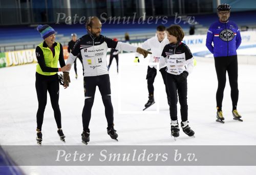 Heerenveen 24 maaart 2024
De hollandse 100 wordt dit jaar gereden in Thyalf . Aanwezig oa Prins Bernhard Prinses Annette Samuel v Vollenhoven Benjamin v Vollenhoven Prinses Margriet Mr Pieter v Vollenhoven Prins Maurits Lucas v Vollenhoven en  Prins Pieter Christiaan . Verder aanwezig Simon Keizer Bas Muijs (en vrouw) Marianne Timmer Benjamin Aslan Joy Beune Eduard Schaepman met zijn zoon en Rob Kamphues met vriendin.