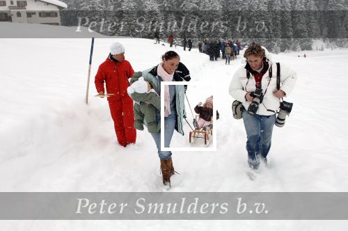 26 Februari 2006,Oostenrijk-Prins Willem Alexander, prinses Maxima en hun kinderen prinses Amalia en prinses Alexia poseren voor de pers in Lech
Edwin Smulders
â€¢â€¢â€¢Copyrightâ€¢â€¢â€¢