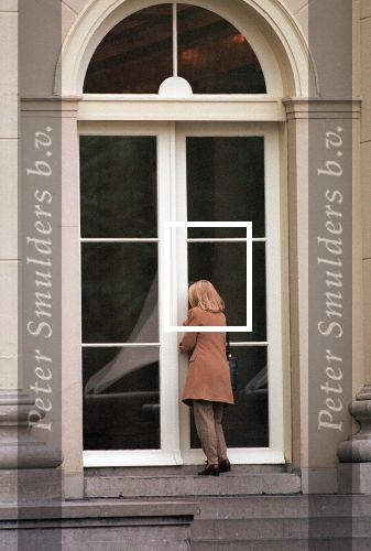 Emily Bremers bij het paleis van Prins willem-Alexander 
25 Juni 1998