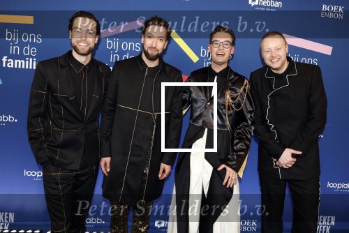 Amsterdam 15 maart 2024
Boekenbal in de stadschouwburg. De familie Chabot heeft het boekenweekgeschenk geschreven . Bart met zijn vrouw en zoons Splinter Chabot Sebastiaan Chabot Maurits Chabot en Storm Chabot.