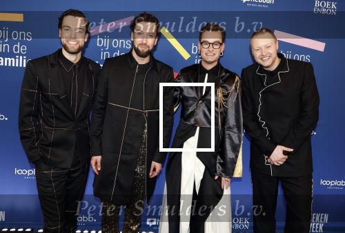 Amsterdam 15 maart 2024
Boekenbal in de stadschouwburg. De familie Chabot heeft het boekenweekgeschenk geschreven . Bart met zijn vrouw en zoons Splinter Chabot Sebastiaan Chabot Maurits Chabot en Storm Chabot.
