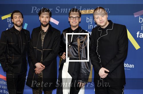 Amsterdam 15 maart 2024
Boekenbal in de stadschouwburg. De familie Chabot heeft het boekenweekgeschenk geschreven . Bart met zijn vrouw en zoons Splinter Chabot Sebastiaan Chabot Maurits Chabot en Storm Chabot.