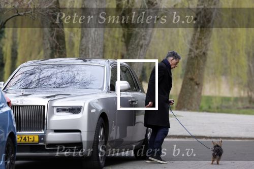 Amsterdam 9 maart 2024
Gerard Spong rijdt met zijn Rolls Royce naar het park om zijn hond uit te laten.