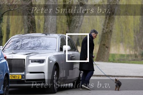 Amsterdam 9 maart 2024
Gerard Spong rijdt met zijn Rolls Royce naar het park om zijn hond uit te laten.