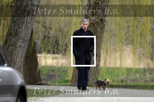 Amsterdam 9 maart 2024
Gerard Spong rijdt met zijn Rolls Royce naar het park om zijn hond uit te laten.