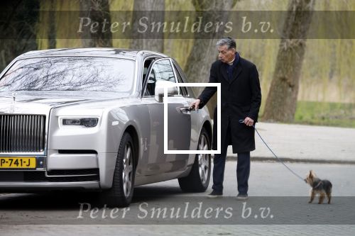 Amsterdam 9 maart 2024
Gerard Spong rijdt met zijn Rolls Royce naar het park om zijn hond uit te laten.