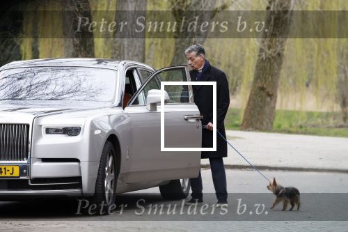 Amsterdam 9 maart 2024
Gerard Spong rijdt met zijn Rolls Royce naar het park om zijn hond uit te laten.